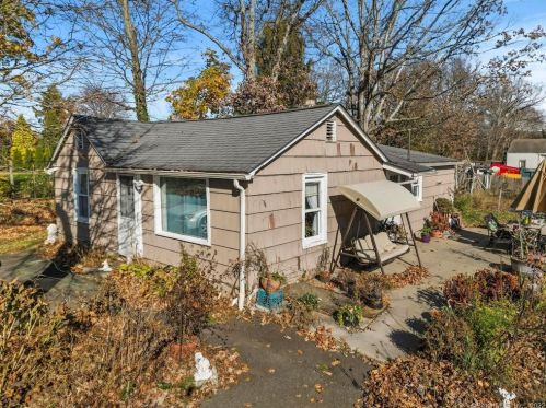 93 Old Hawleyville Rd, Bethel CT  06801-3039 exterior