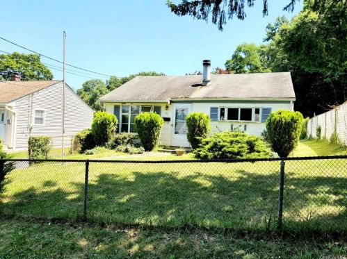 42 Kinsman Ln, Garnerville, NY 10923-1822