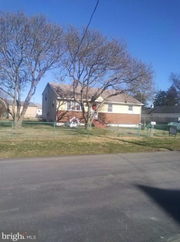 2207 Redwood Ave, Boothwyn, PA 19061-3752