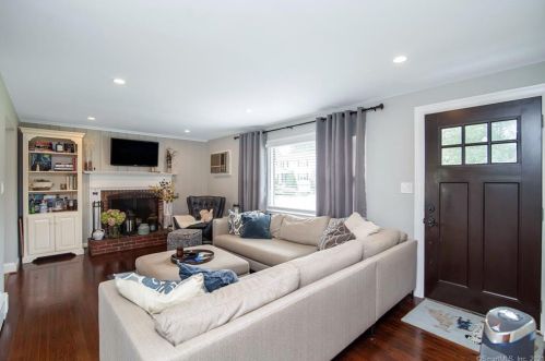 34 Clemens Ave, Bridgeport, CT 06611-1956
