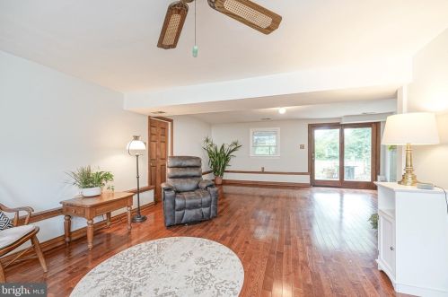 318 White Birch Dr, Riverton NJ  08077-4396 exterior