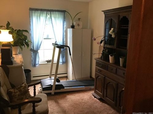 16 Salt Box Ln, Uncasville CT  06382-2084 exterior