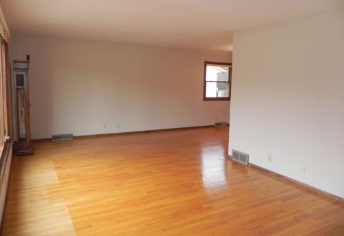 4845 82nd St, Milwaukee WI  53220-4217 exterior