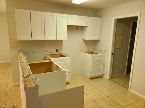 909 14th Ter, Cape Coral, FL 33909-1410
