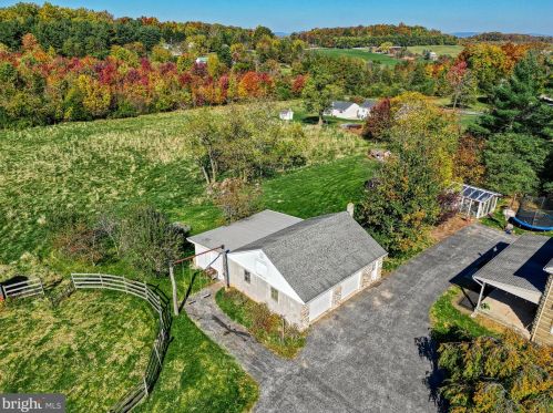 7455 Hillside Dr, Spring Grove PA  17362-8555 exterior