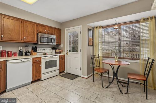 5344 Satterfield Dr, Woodbridge VA  22193-3408 exterior