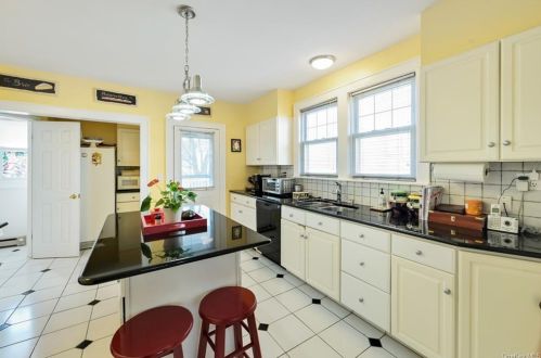 224 Glen Ave, Rye Brook NY  10573-2525 exterior