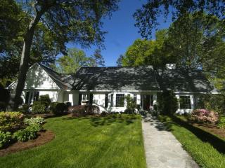 313 Banbury Rd, Winston Salem, NC 27104-1827