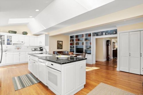 200 Mill Rd, New Canaan CT  06840-4310 exterior