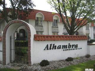 35 Alhambra Dr, Rockville Centre, NY 11572-5425
