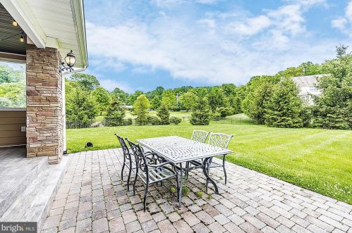 81 Margil Farm Dr, Downingtown, PA 19335-1535