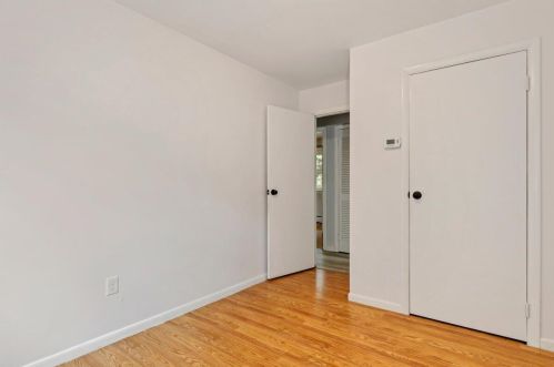 2 Teaberry Ln, Marthas Vineyard MA 02539-6821 exterior