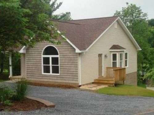 1015 Laymantown Rd, Troutville, VA 24175-6892