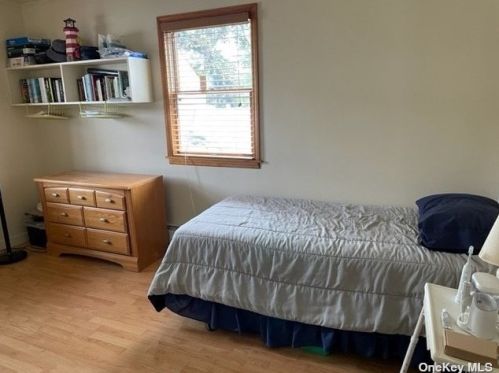 214 44th St, North Lindenhurst NY  11757-2052 exterior