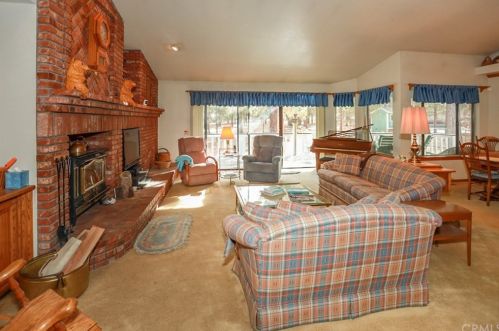 2474 Oak Ln, Big Bear City, CA 92314-9811