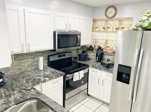 1035 77th St, Hialeah, FL 33014-3978