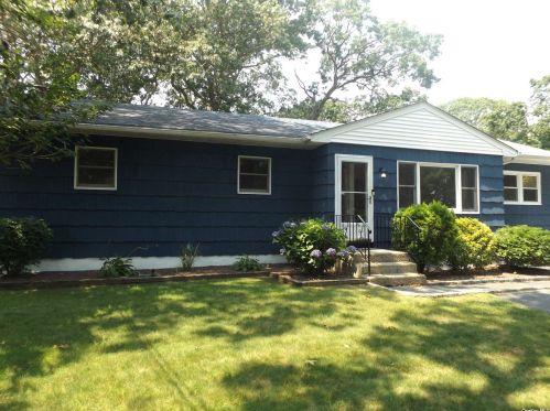 1474 Grundy Ave, Holbrook, NY 11741-2115