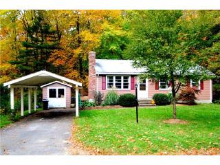 44 Duffy St, Putnam, CT 06260-1112