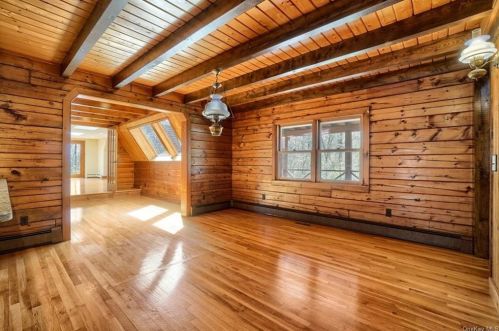 207 Osborne Hill Rd, Fishkill NY  12524-2529 exterior