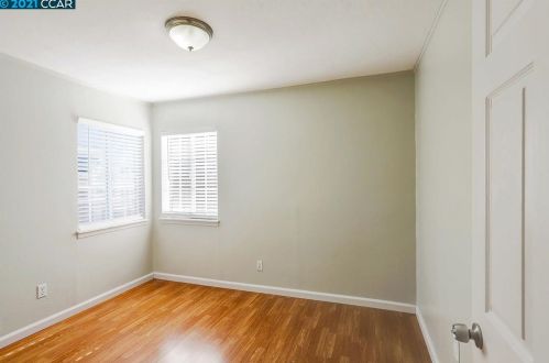 2704 Crescent Dr, Concord CA 94520-1919 exterior