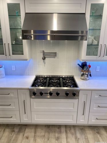 326 Lido Promenade, North Lindenhurst NY  11757-6600 exterior