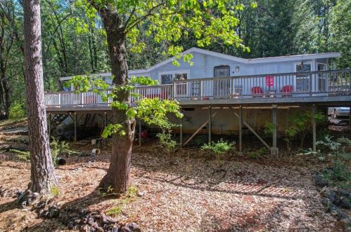 17644 Knoll Top Dr, Grass Valley, CA 95945-8448