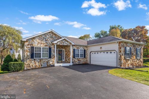 122 Hawthorne Ave, Gilbertsville, PA 19525-8860
