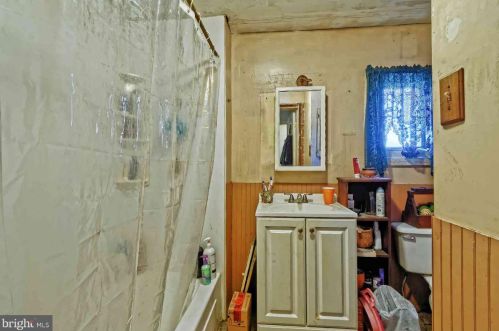 25 Green St, Pilesgrove NJ 08098-1136 exterior