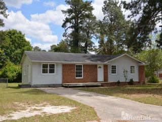 1994 Aspen Cir, Fayetteville NC  28304-4965 exterior