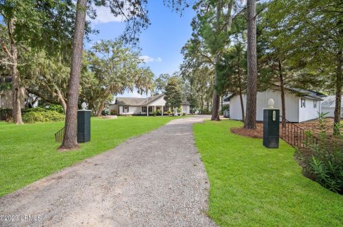 290 Perryclear Dr, Beaufort, SC 29906-7848