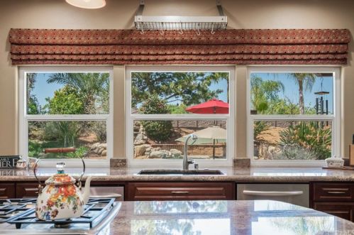 732 Buckingham Dr, Redlands CA  92374-6421 exterior