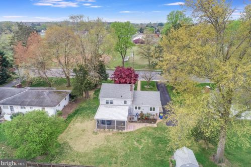 121 School Pl, Slaughter Beach DE  19963-1821 exterior