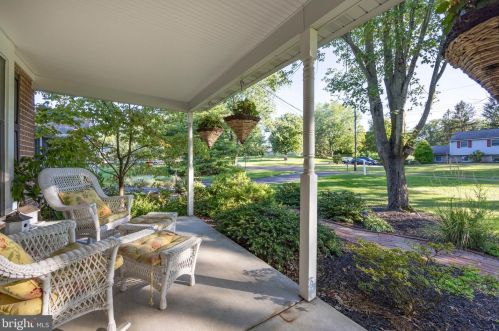 871 Chester Dr, Pottstown PA 19465-7518 exterior