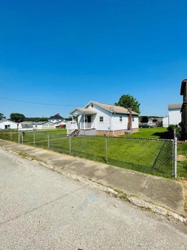1204 Murphy Ave, South Connellsville, PA 15425-4823