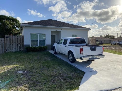 218 13th Ave, Boynton Beach FL  33435-3127 exterior