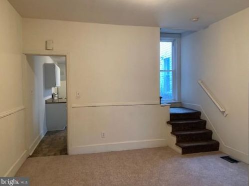 2013 Kensington St, Harrisburg, PA 17104-1925