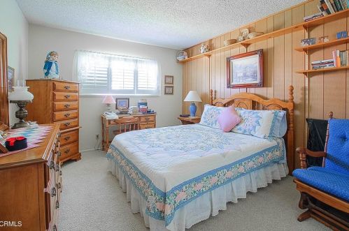 1966 Patricia St, Oxnard CA 93036-2721 exterior