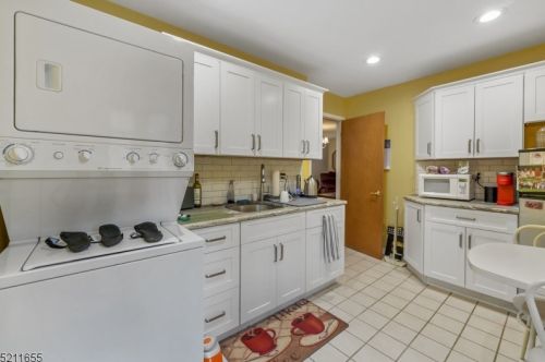 79 Pinewood Dr, Skyline Lakes NJ  07456-1122 exterior