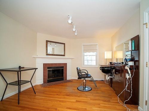40 Sugar Hill Rd, North Haven CT  06473-4013 exterior