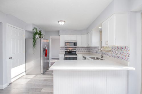 911 Fawnhill Dr, Covington KY  41017-9693 exterior