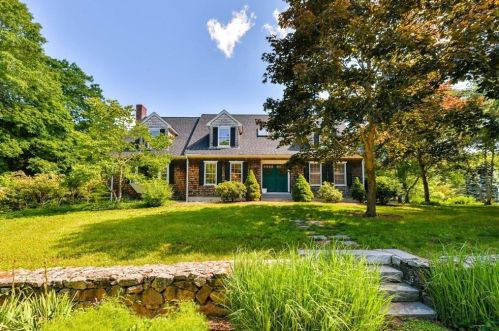 4 Wisteria Dr, Walpole, MA 02081-3641
