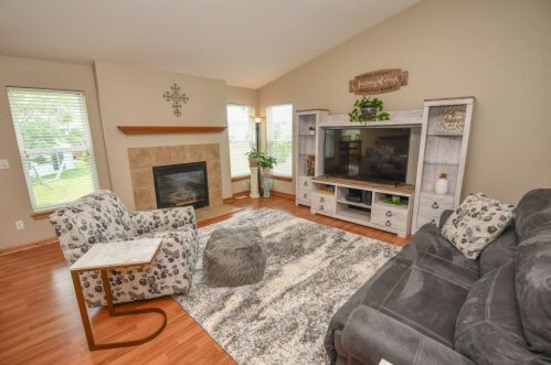 641 Thekla Ln, West Bend, WI 53095-5432