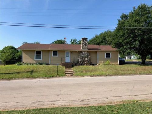 301 3rd St, Keene, TX 76059-1807