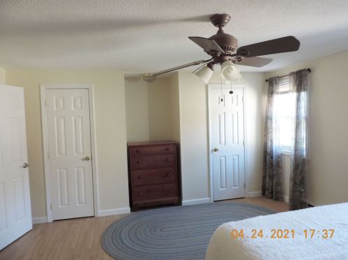 43 Stonegate Ln, Derry NH  03038-2566 exterior