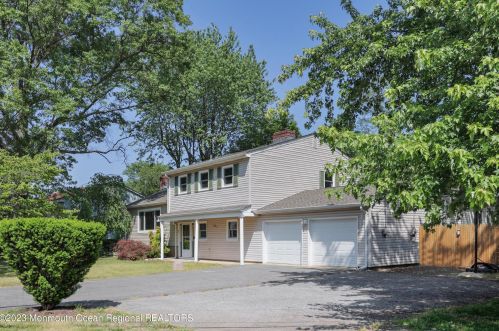 631 Harmony Rd, Middletown, NJ 07748-1046