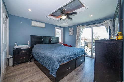 695 9th St, North Lindenhurst NY  11757-5543 exterior