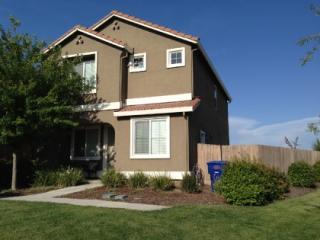 4000 Vittoria Ln, Sacramento, CA 95834-7654