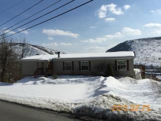 12 Lafayette Ave, Palmerton, PA 18071-1516