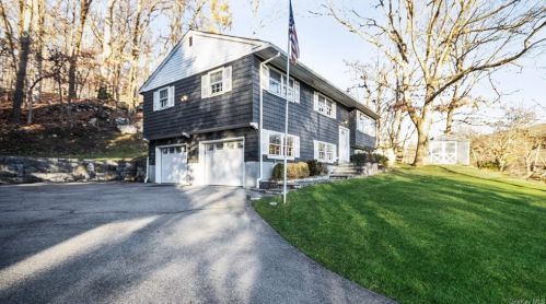 399 Oscawana Lake Rd, Tompkins Corners, NY 10579-2128