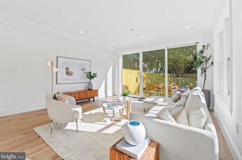 17 9th St, Washington DC  20003-1333 exterior